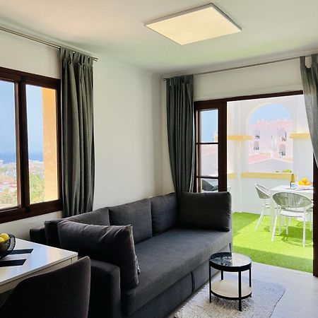 Paulmarie Apartment Ocean View In Windsor Park アデヘ エクステリア 写真
