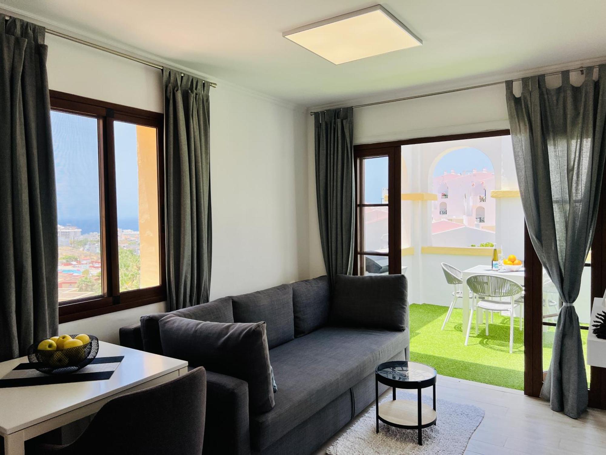 Paulmarie Apartment Ocean View In Windsor Park アデヘ エクステリア 写真