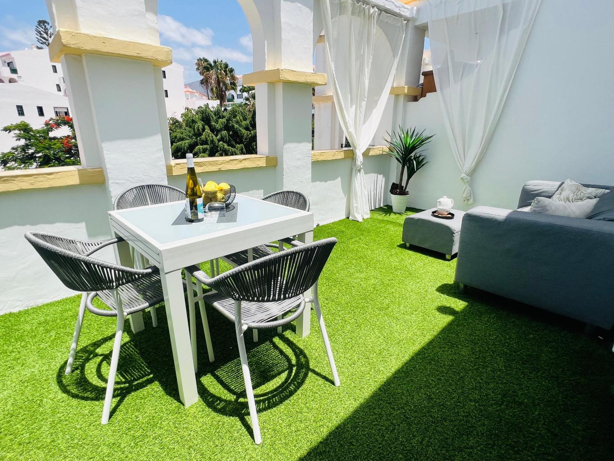 Paulmarie Apartment Ocean View In Windsor Park アデヘ エクステリア 写真
